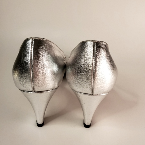 60s Mod Metallic Silver Space Heels with Rounded Toe - Picture 5 of 13